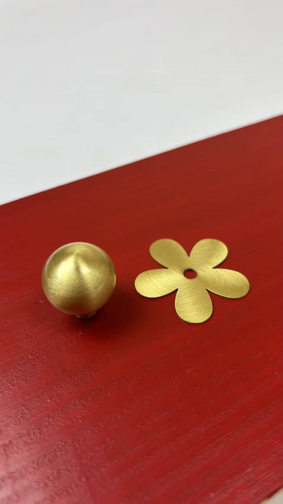 Flower Backplate&Knob, Solid Brass